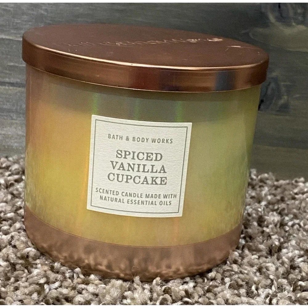 NEW Bath & Body Works Spiced Vanilla Cupcake 3 Wick Candle 14.5 oz